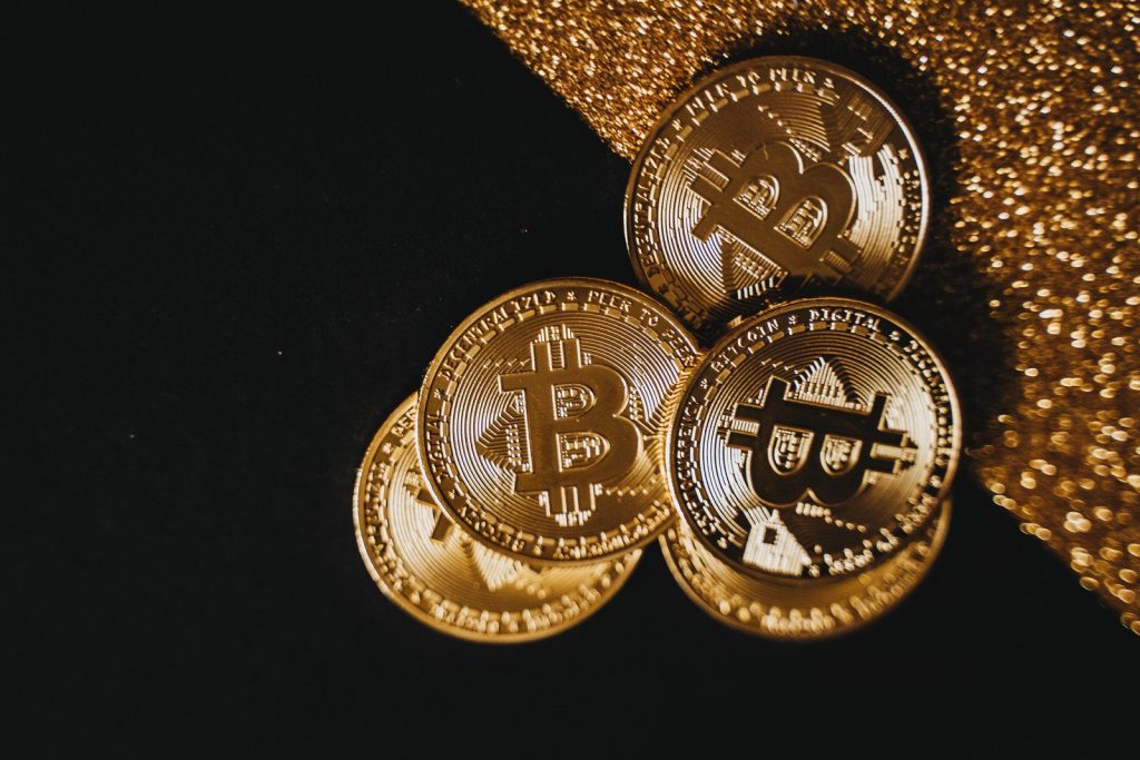Criptomoedas Bitcoin fundo preto e dourado