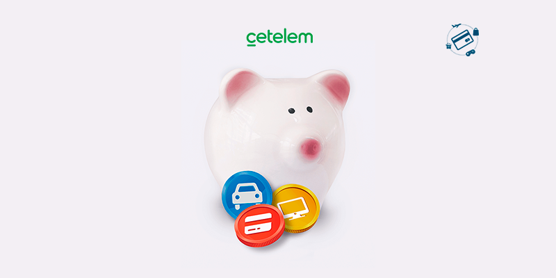 Logotipo crédito Cetelem com ilustração digital de cofrinho de porquinho. Junho ao porquinho, três fichas coloridas com ícones minimalista de: um carro, um cartão de crédito, e um monitor ou televisão