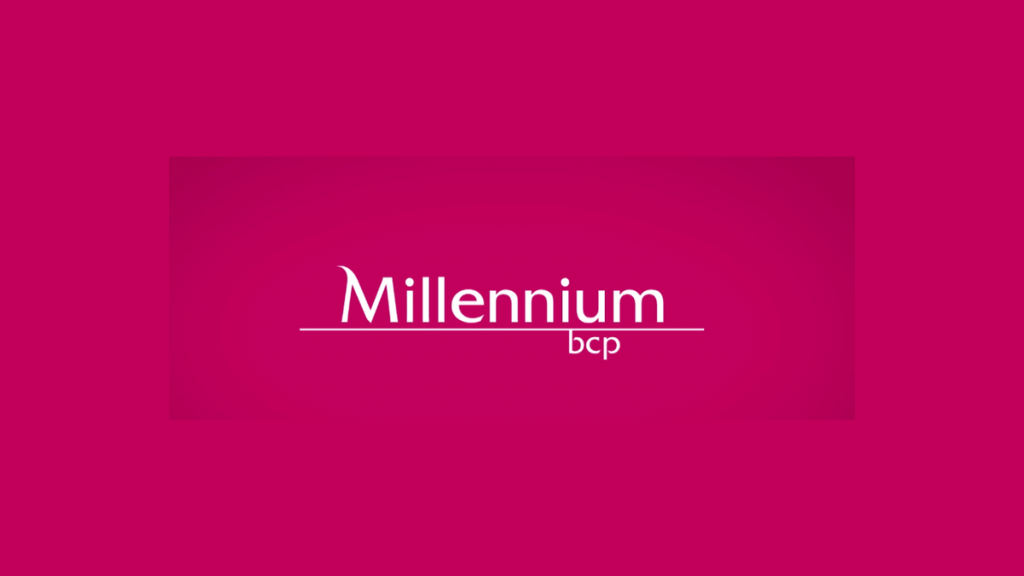 logo Millennium BCP em fundo rosa