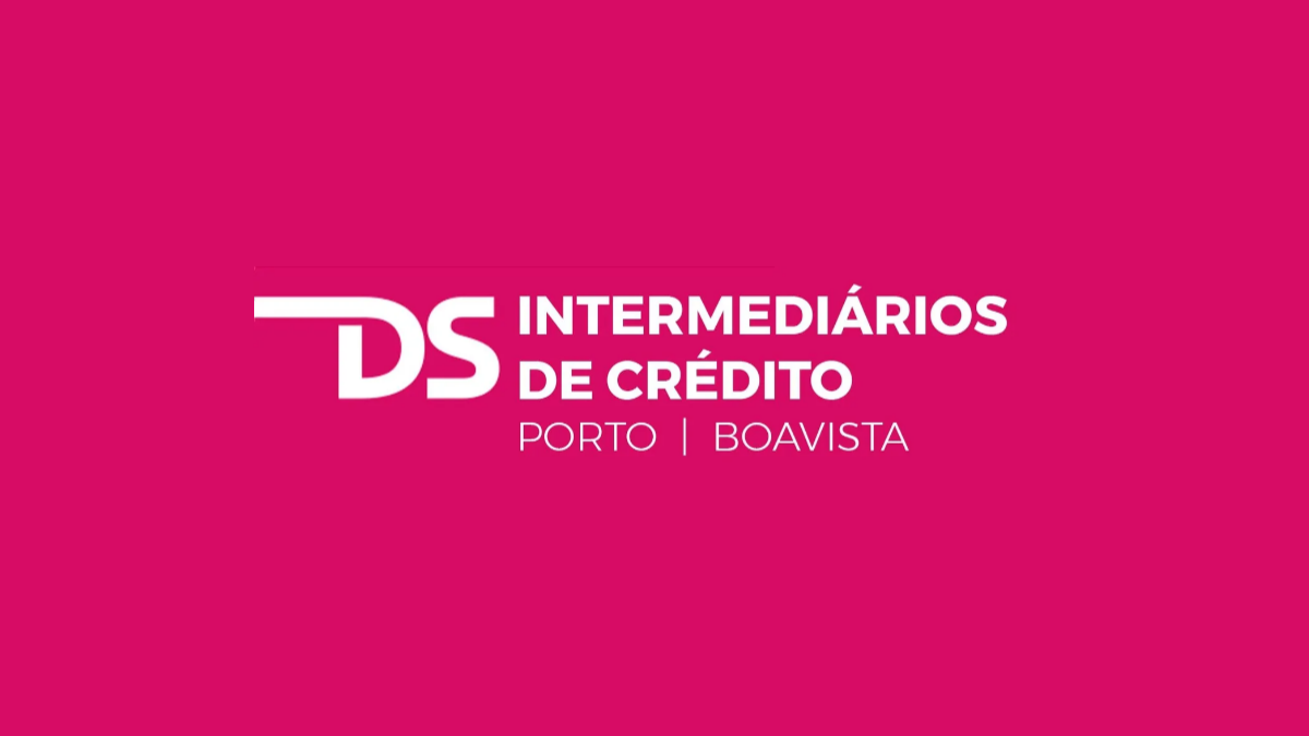 logo DS Intermediários de Crédito em fundo rosa pink