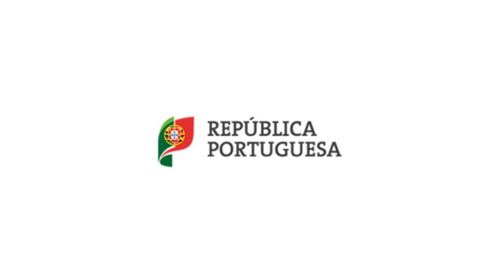 Logo República Portuguesa com fundo branco