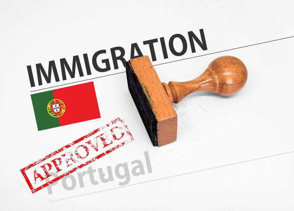 Carimbo de visto aprovado com bandeira de Portugal