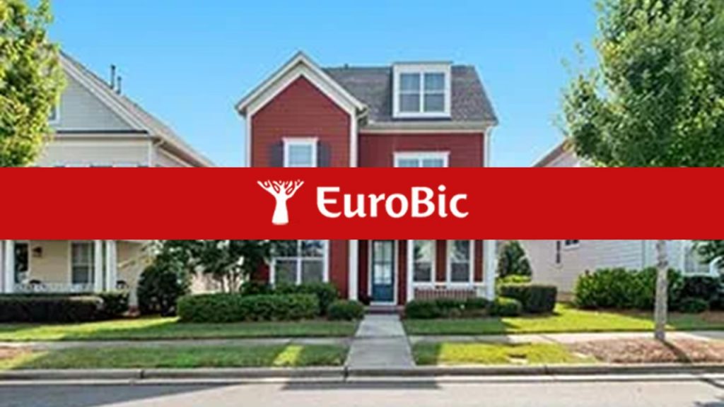 Casa com logo EuroBic na frente