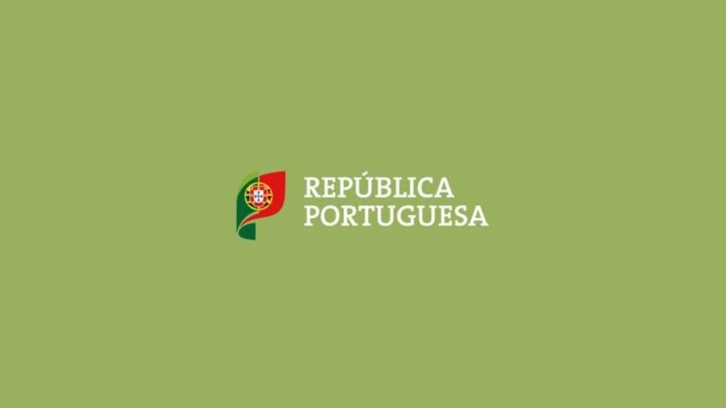 Logo República Portuguesa com fundo verde